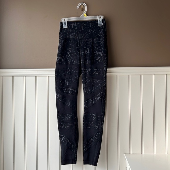 Lululemon Black Mesh Panel Leggings Size 2 - Picture 10 of 10